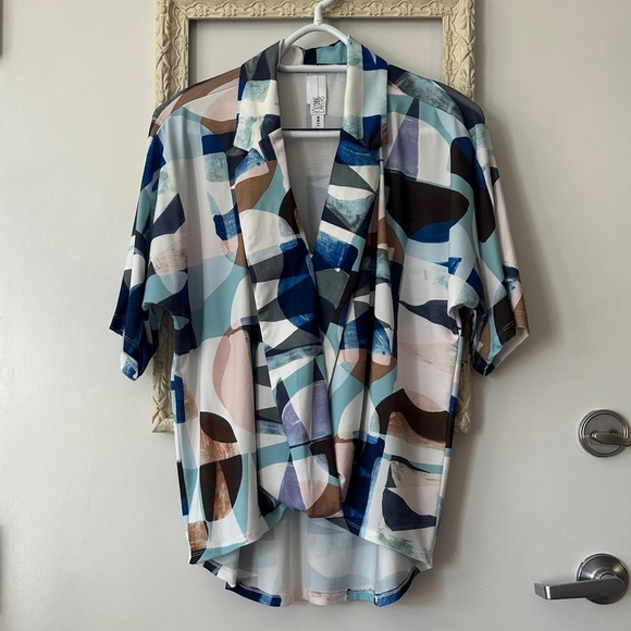 WYNNE LAYERS | Matte Jersey Twist Top With Lapel - Picture 2 of 12